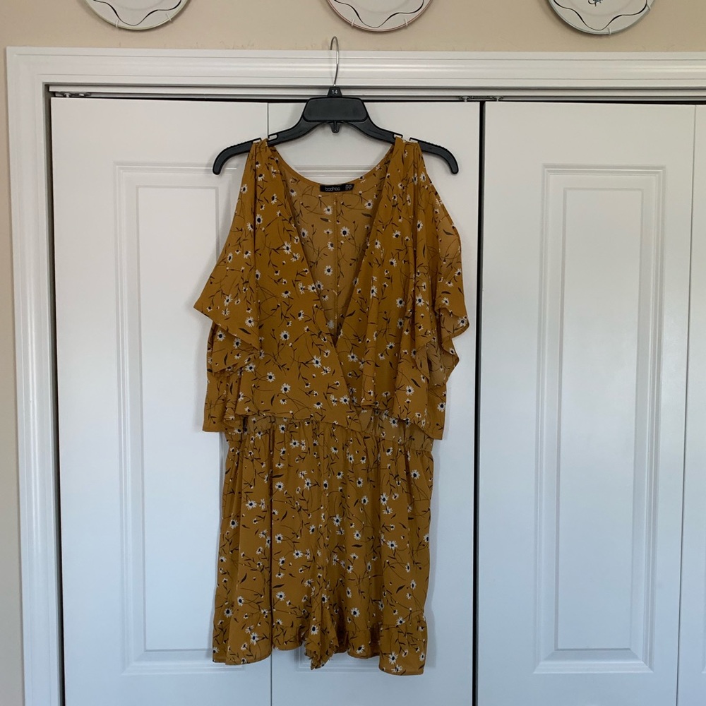 Boohoo Mustard Floral Print Cold Shoulder Romper